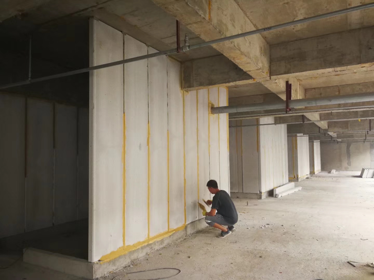 贺州无机发泡轻骨料混凝土隔墙板施工技术性能研究